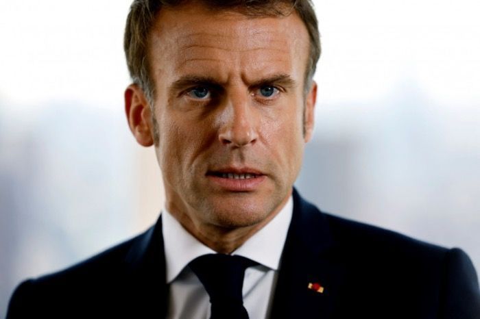 Macron décale la retraite à 50 ans